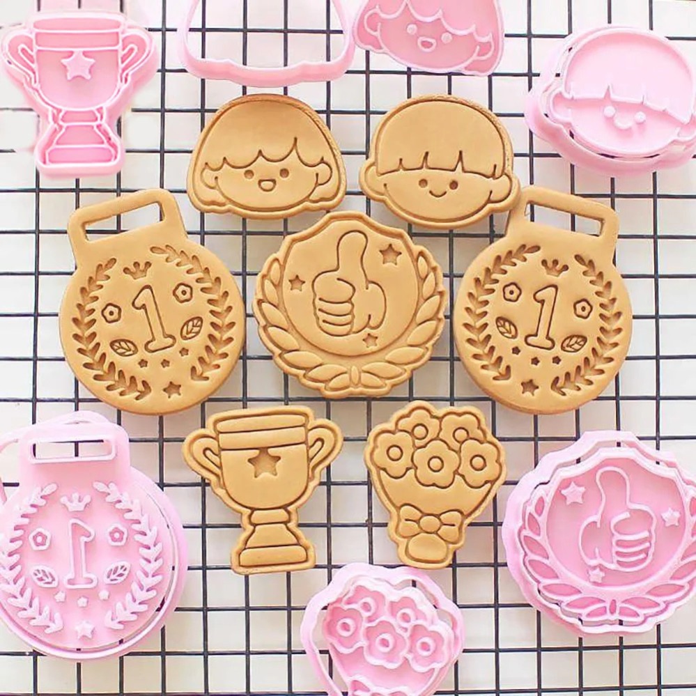 Kitchen Baking Supplies - قوالب بسكويت على شكل ميداليات وكؤوس،