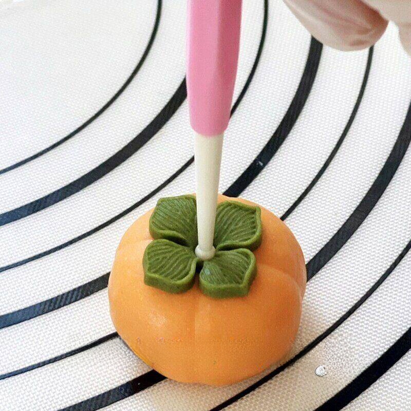 قالب دونات مرن على شكل قلب احت - مراجعة Kitchen Baking Center وسعره